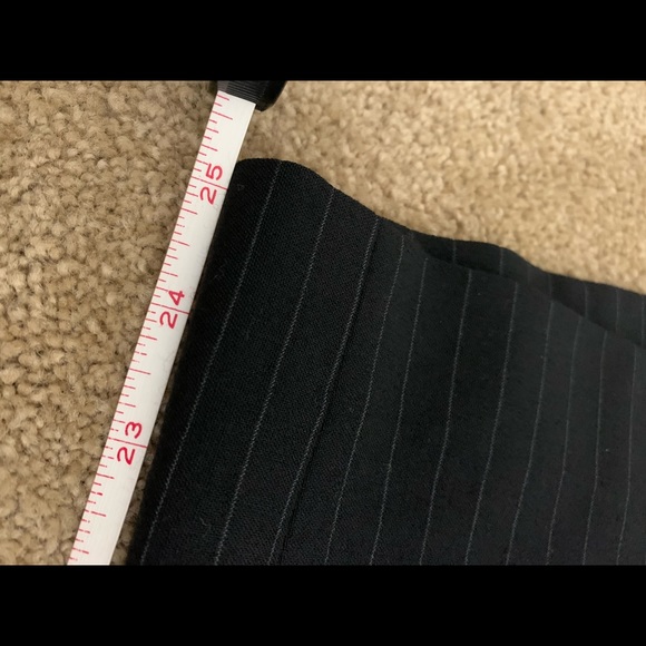 Beautiful lace and pinstriped straight skirt - Picture 4 of 4